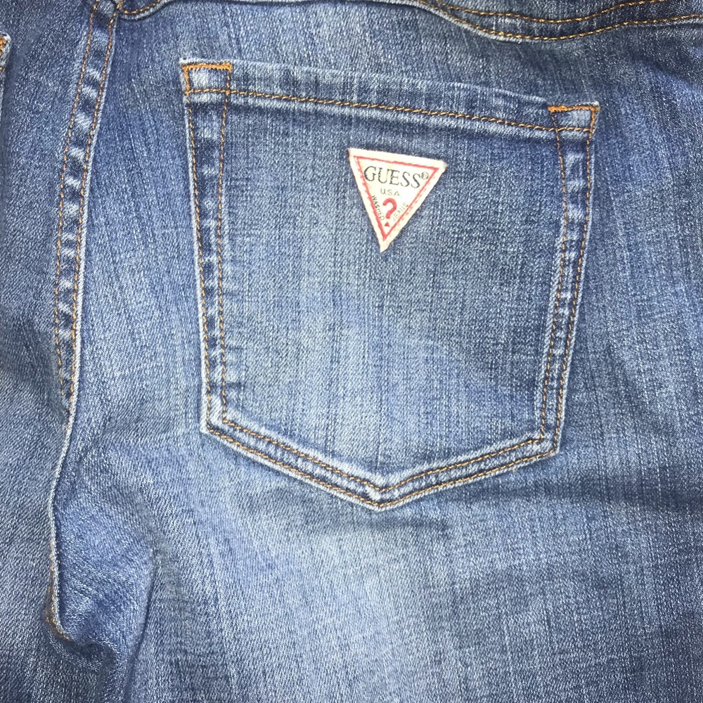 Jeans type Authentic guess jumper. - Picture 3 of 4